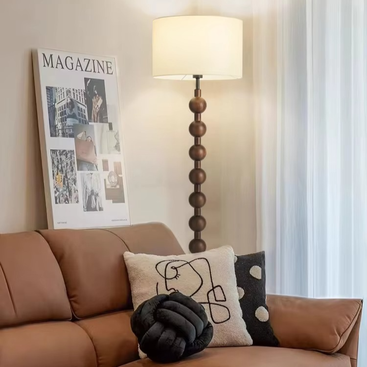 Lampadaire en bois Japandi